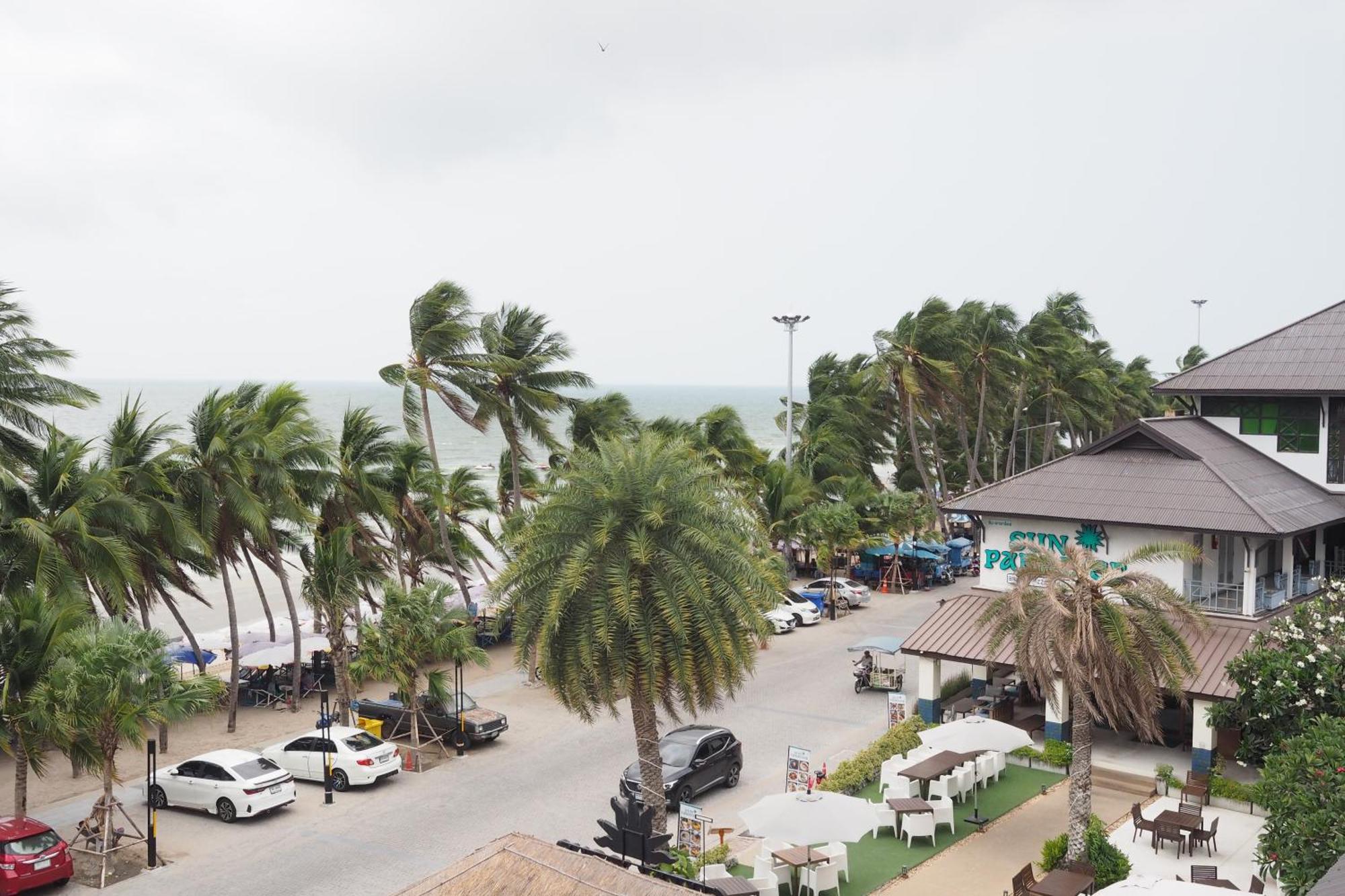 The Beach Bangsaen By Thanthita Next To Wonnapa Beach Free Disney Plus Zewnętrze zdjęcie