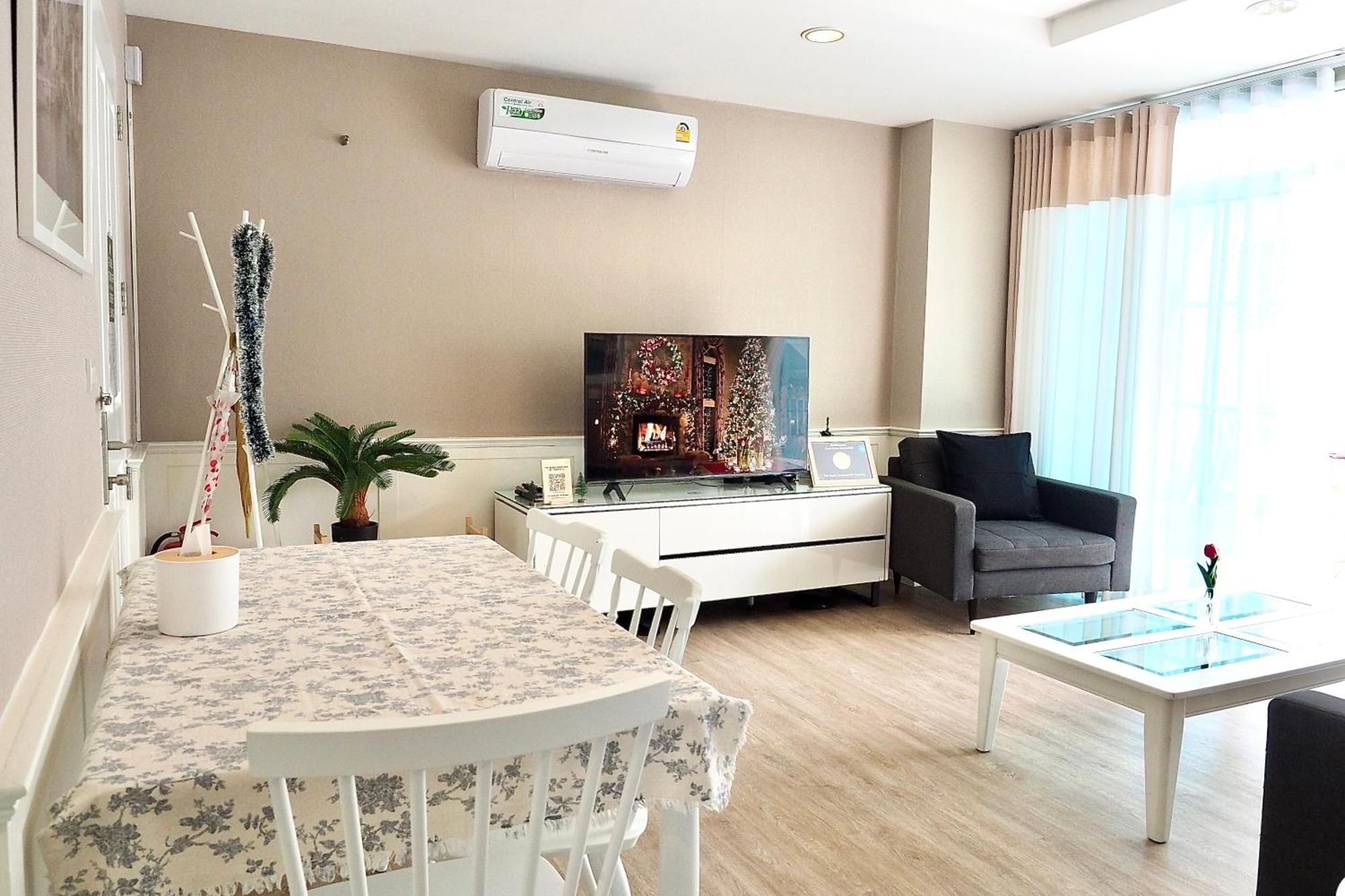 The Beach Bangsaen By Thanthita Next To Wonnapa Beach Free Disney Plus Zewnętrze zdjęcie