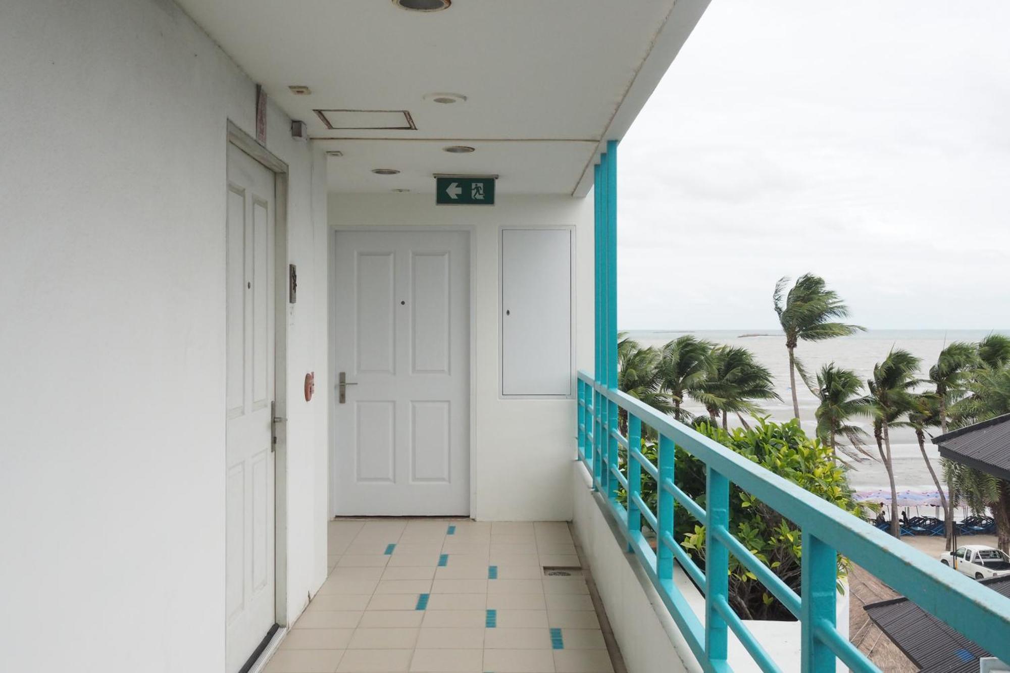 The Beach Bangsaen By Thanthita Next To Wonnapa Beach Free Disney Plus Zewnętrze zdjęcie