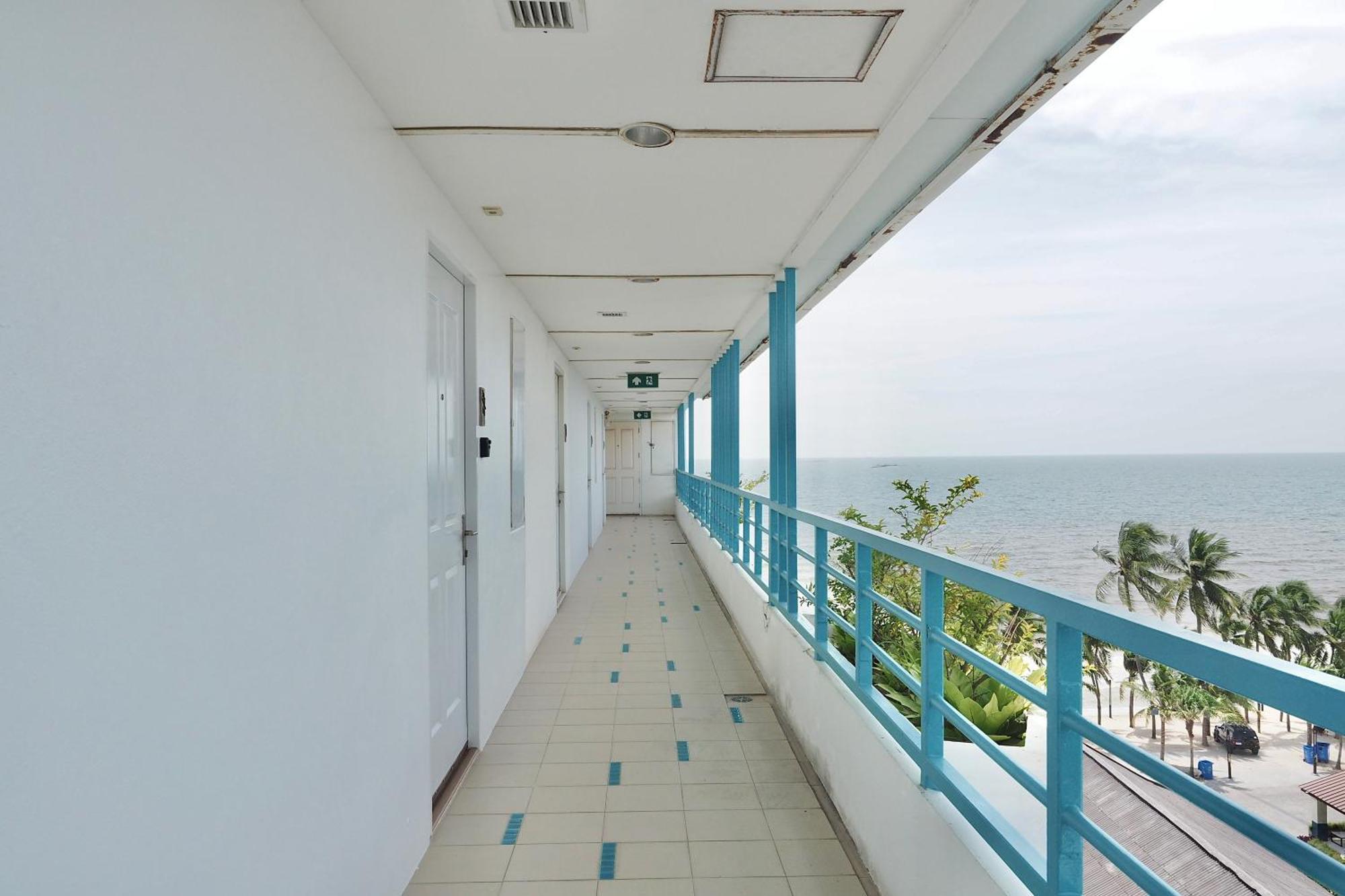 The Beach Bangsaen By Thanthita Next To Wonnapa Beach Free Disney Plus Zewnętrze zdjęcie