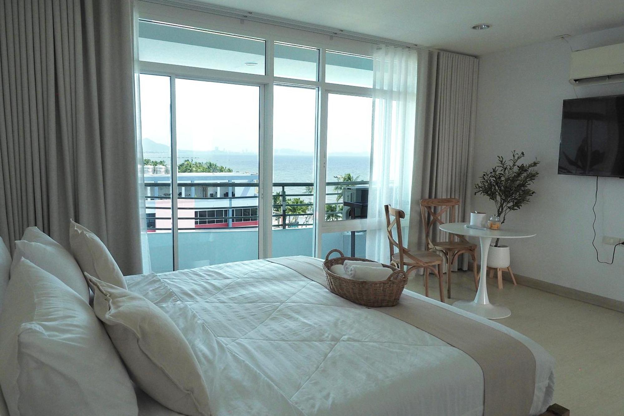 The Beach Bangsaen By Thanthita Next To Wonnapa Beach Free Disney Plus Zewnętrze zdjęcie