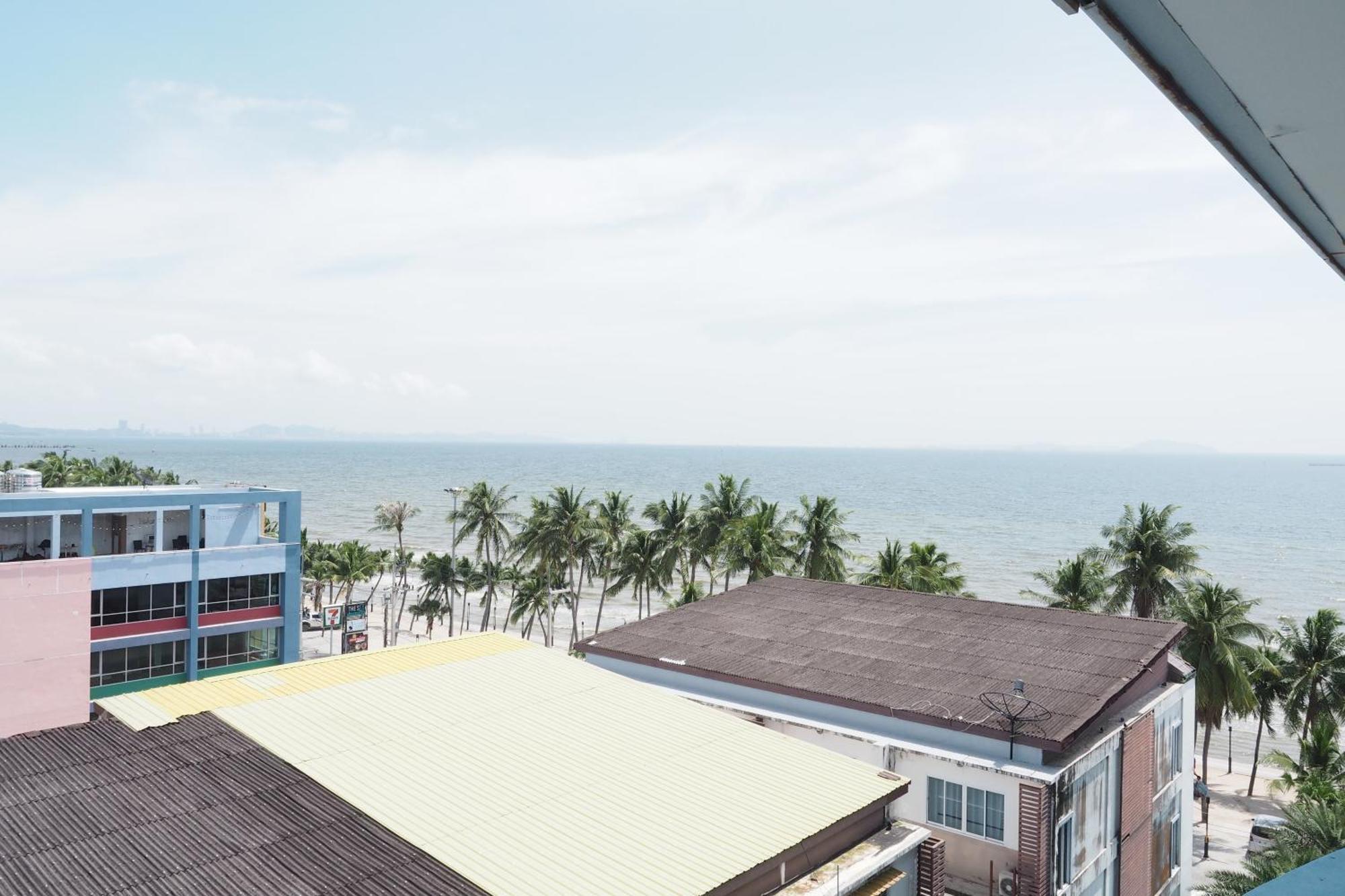 The Beach Bangsaen By Thanthita Next To Wonnapa Beach Free Disney Plus Zewnętrze zdjęcie