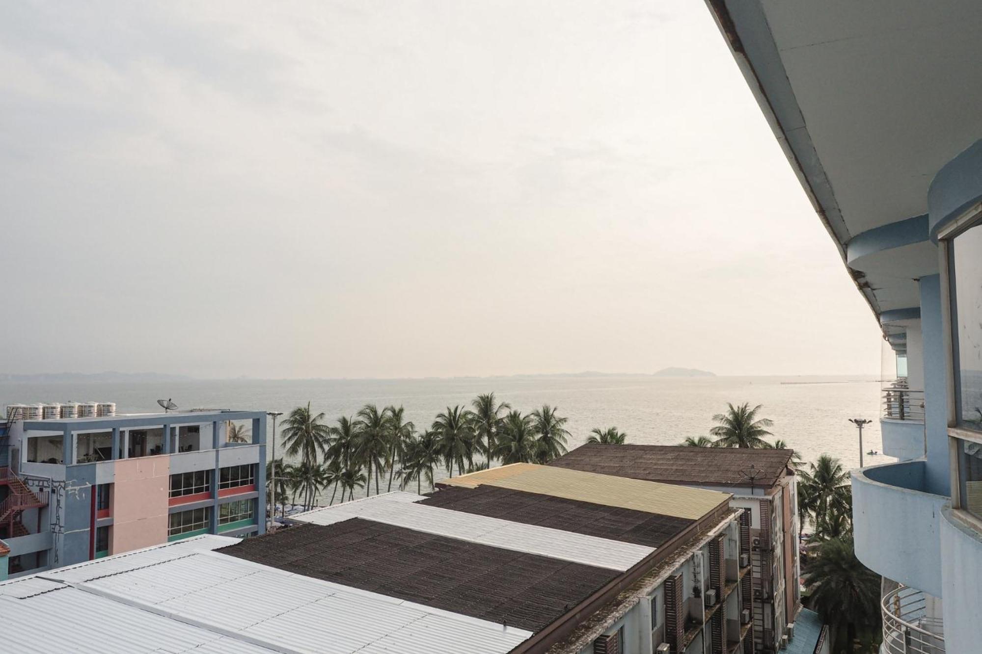 The Beach Bangsaen By Thanthita Next To Wonnapa Beach Free Disney Plus Zewnętrze zdjęcie